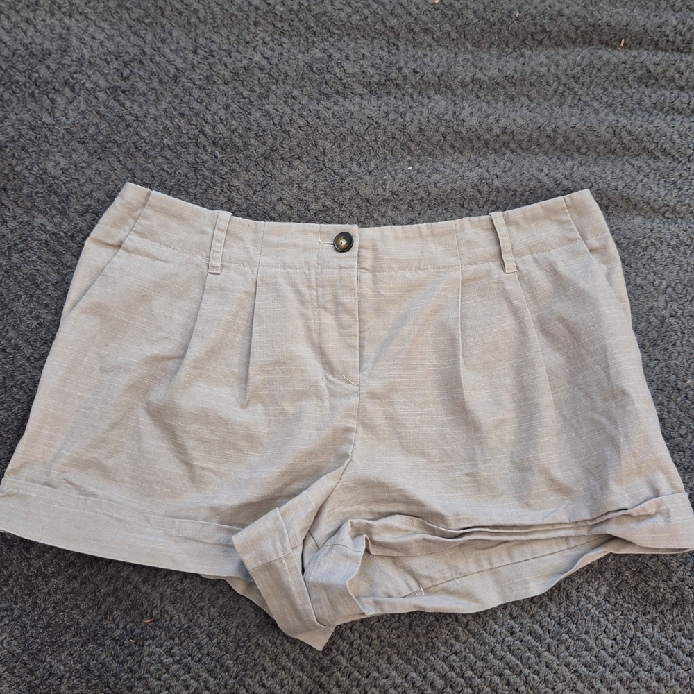 Elegant Women's Light Khaki Shorts